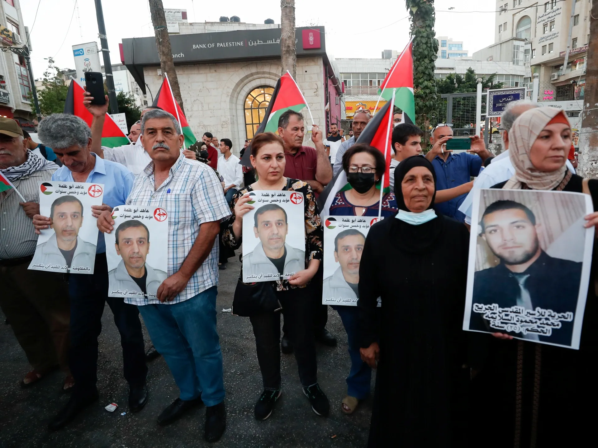 Palestinian Prisoners Begin Hunger Strike