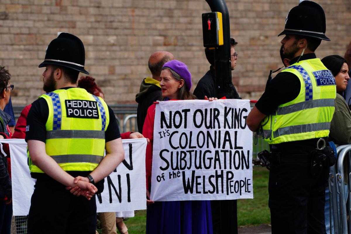 UK: Police Criticised Over Arrest of Anti-Royal Protesters