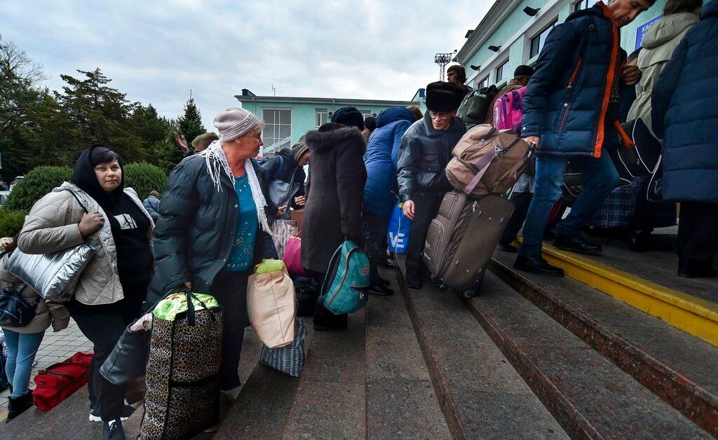 Day 242: Russian Defense Sec. Calls Western Counterparts, Kherson Residents Told to Flee