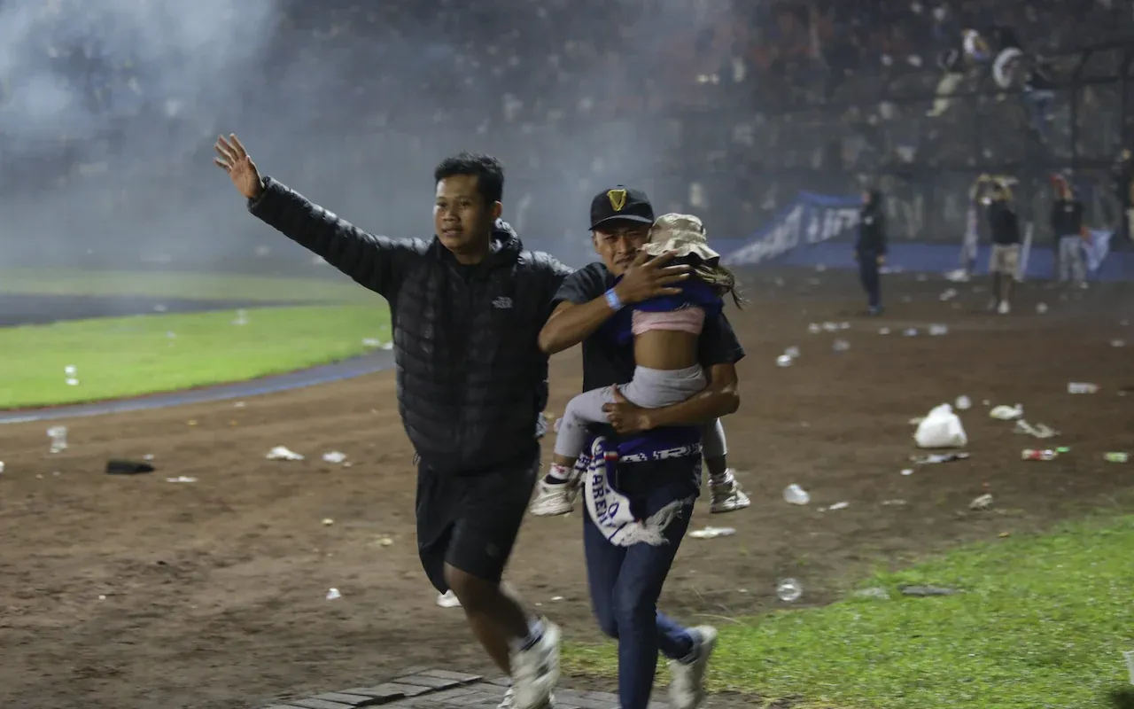 Indonesia: Investigation Launched Over Deadly Soccer Stampede