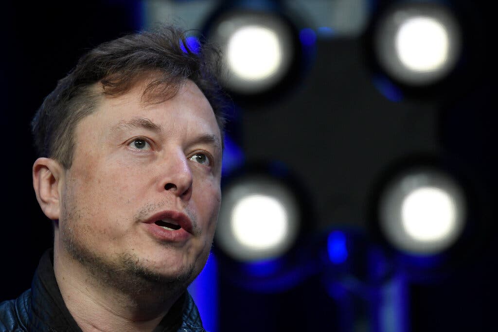 Musk Faces Twitter Backlash Over Ukraine Plan