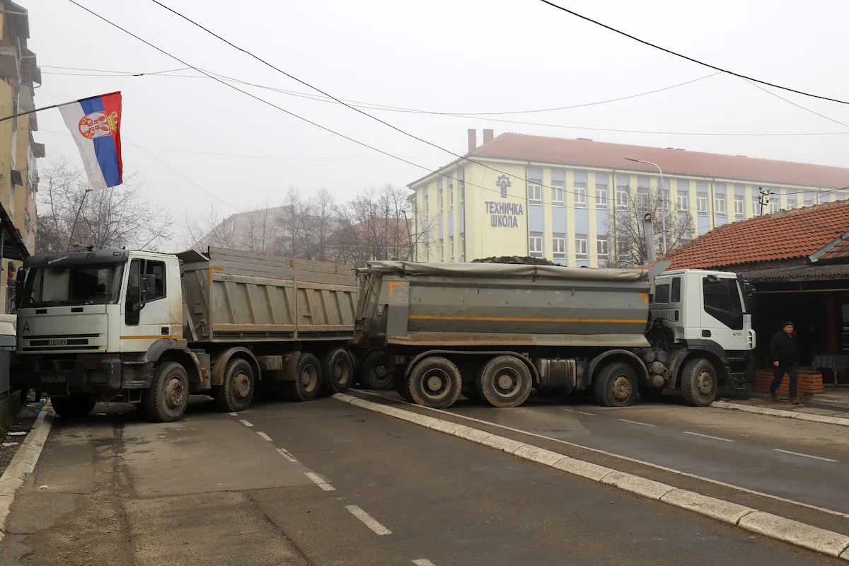 Kosovo: Ethnic Serbs Erect Roadblocks; Serbia Army On High Alert