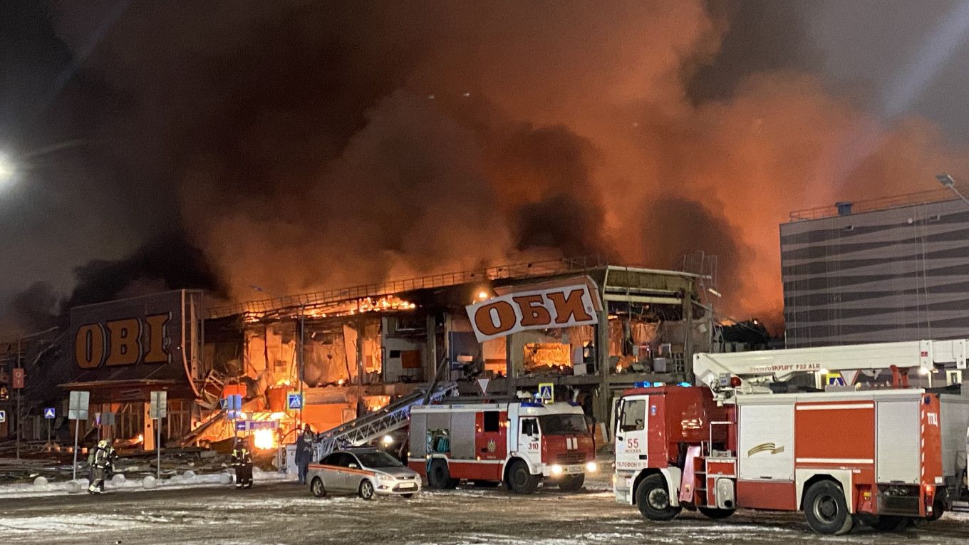 Day 289: Moscow Shopping Mall Destroyed By Blaze