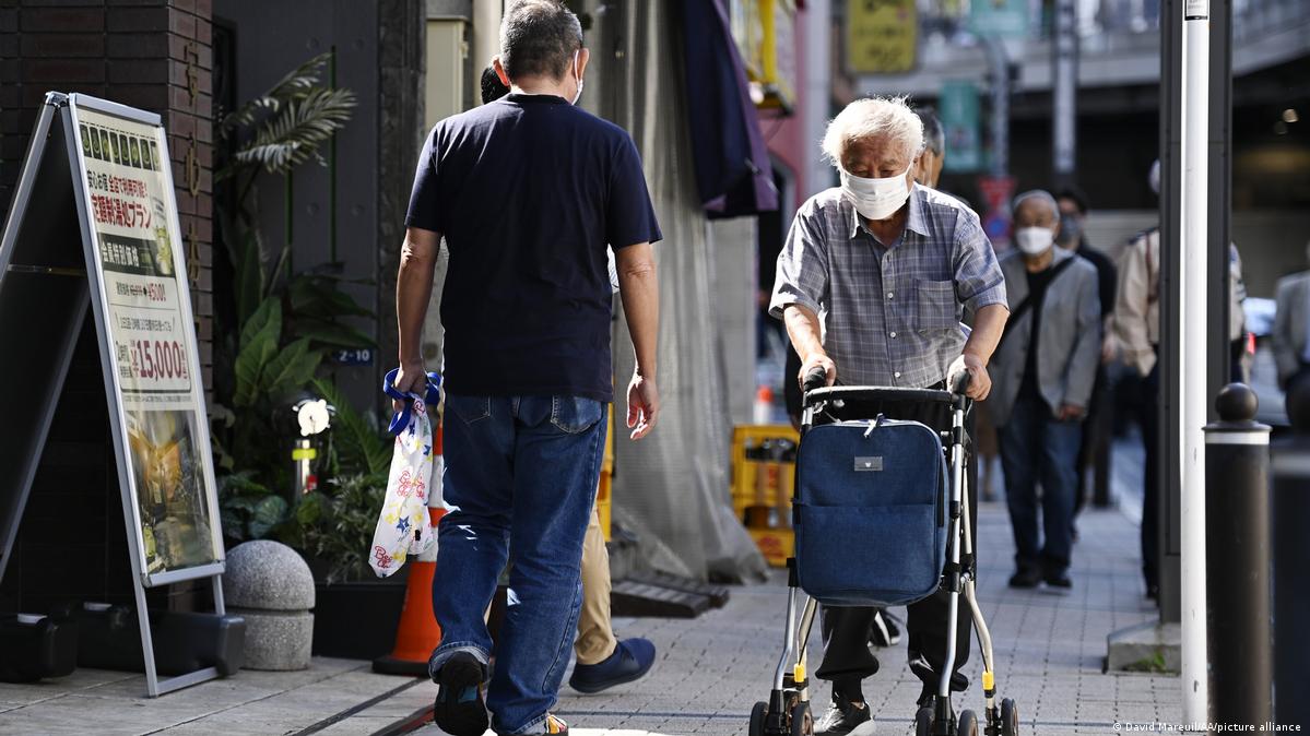 Japan: Kishida Says Nation 'On the Brink' with Population Decline