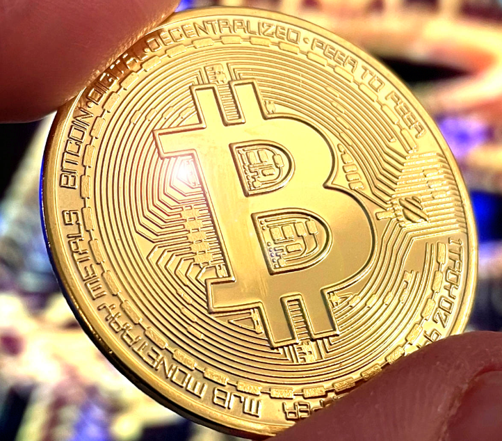 Bitcoin Rallies Amid Banking Crisis