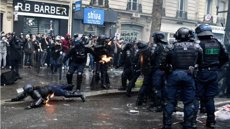 France: Hundreds Arrested, Police Officers Injured in May Day Protests