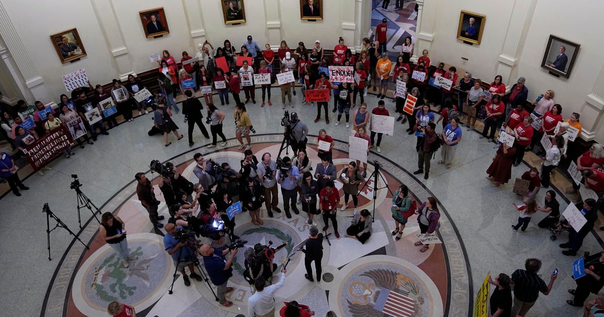 Texas House Panel Votes to Raise Age Limit on Guns