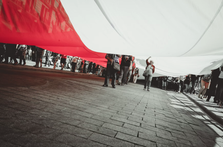 Poland: Anti-Govt Protests Erupt Across Warsaw