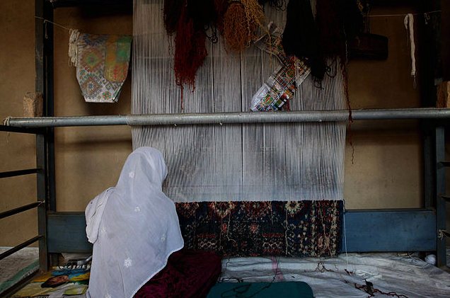 Afghanistan: Taliban Bans Women's Beauty Salons