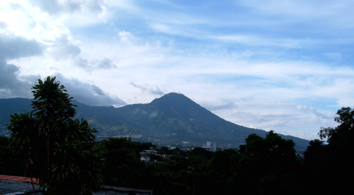 El Salvador: Congress Votes to Allow Mass Trials for Gang Members