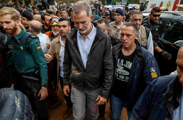 Spain's King and Queen, Top Officials, Pelted With Mud Over Flood Response