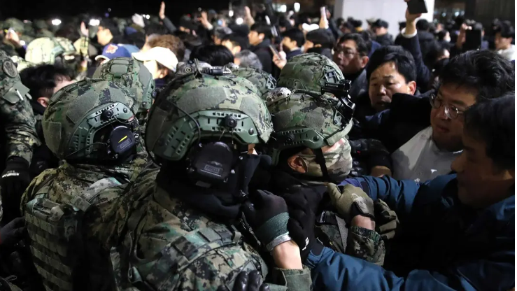 South Korea: Police Raid Presidential Office, Ex-Minister Attempts Suicide