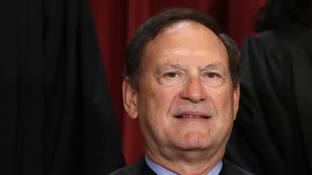 Alito-Trump Call Sparks Ethics Debate Ahead of Court Filing