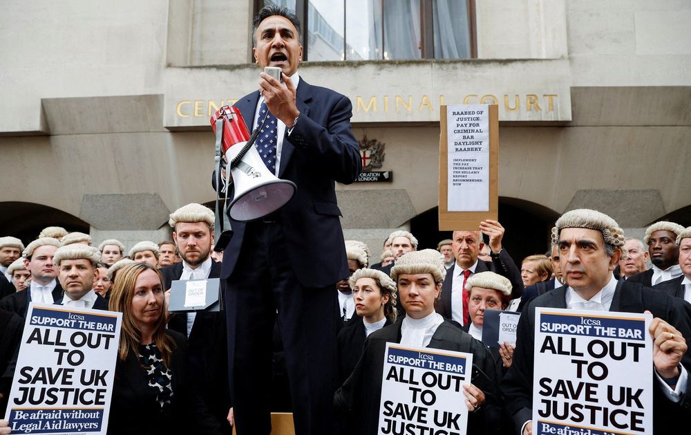 UK: Criminal Barristers to go on All-Out Strike post image