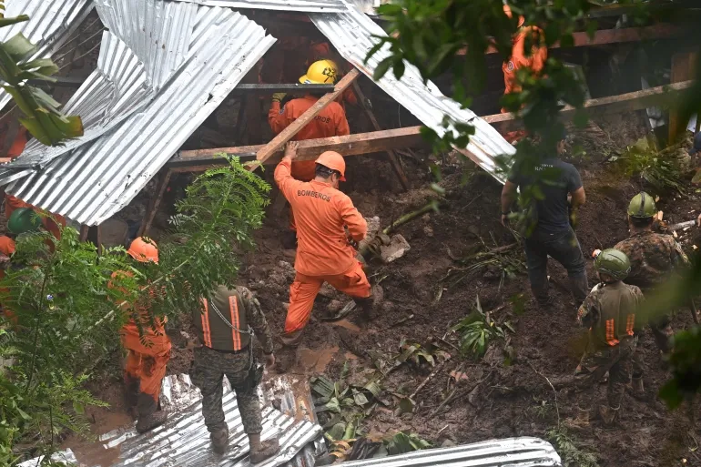 El Salvador Landslides Kill at Least 7 post image