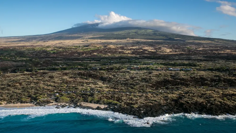 Hawaii Rattled By Quakes During Mauna Loa Volcano Unrest post image