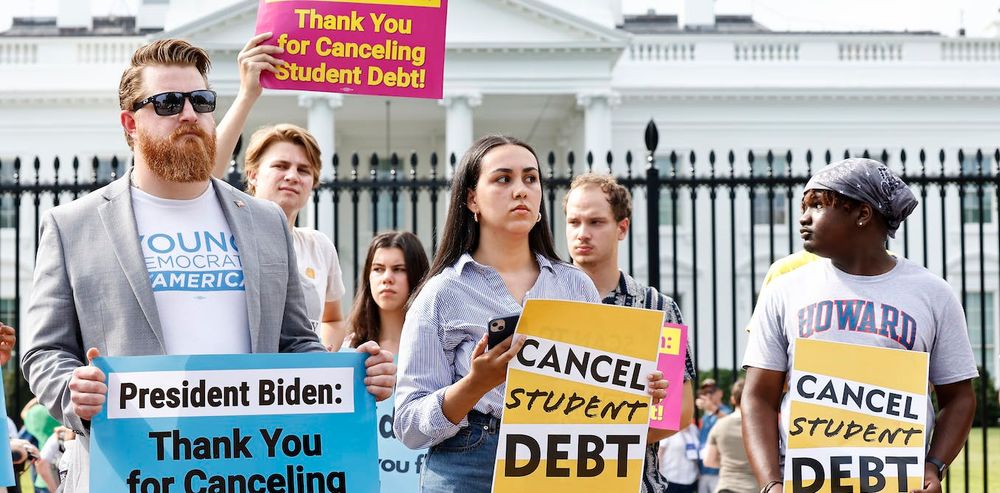 Biden Extends Student Loan Repayment Pause post image