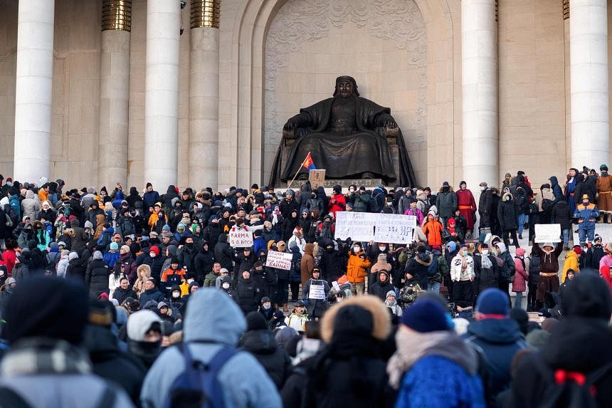 Mongolia: Protesters Try To Storm State Palace post image