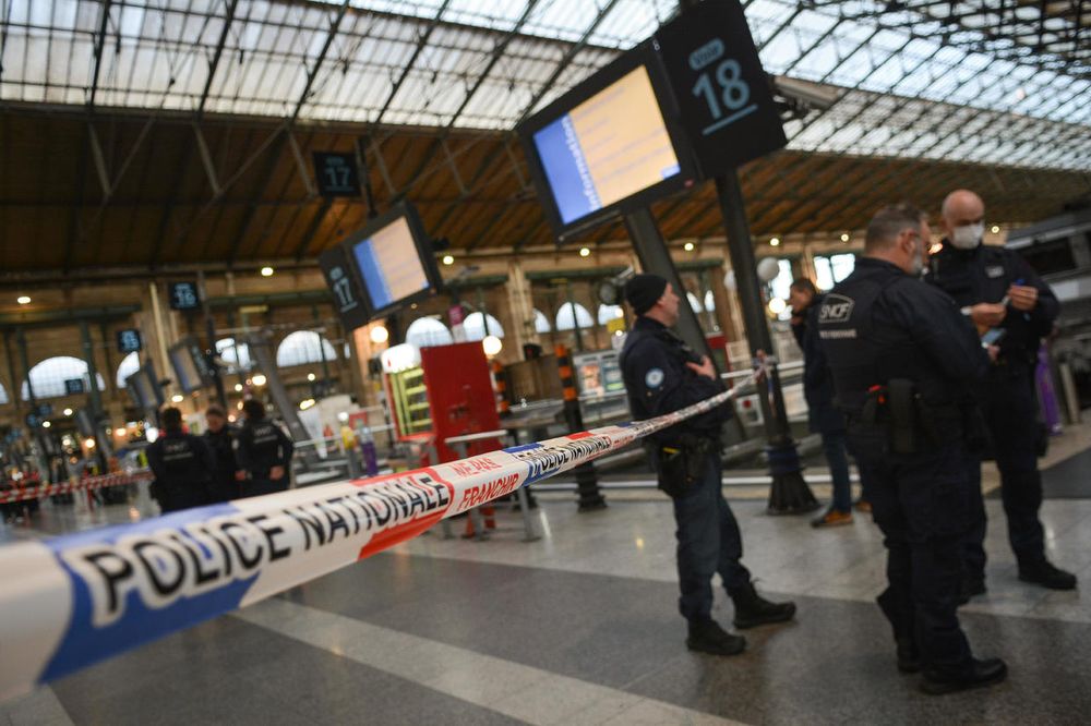 Knife Attack at Paris Train Station Injures Six post image