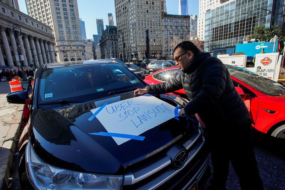 NYC Uber Drivers Strike Over Raise post image