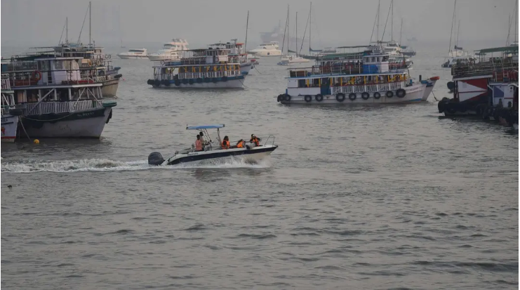 India: 13 Dead as Navy Speedboat Crashes Into Mumbai Ferry post image